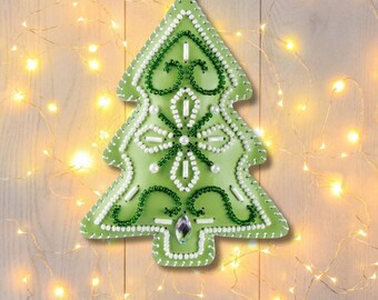 フェイクレザーキットにビーズ刺繍「クリスマスツリーオーナメント