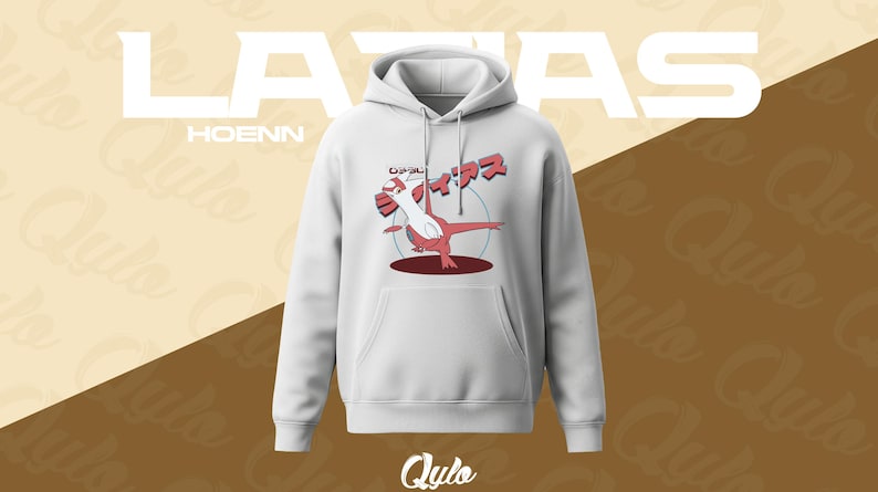 Puede incluir: Sudadera con capucha blanca con bolsillo delantero y un gr&aacute;fico de un personaje de dibujos animados rojo y blanco con texto japon&eacute;s. La palabra "LATIAS" est&aacute; impresa en letras blancas grandes encima de la sudadera, con "HOENN" debajo.