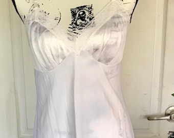 Vanity Fair White Full Slip size 34