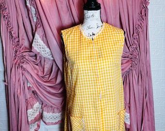 Yellow and White Vintage Carol Brent for Montgomery Ward smaller size