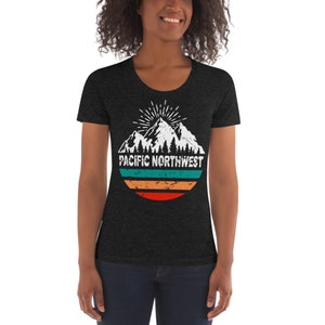 Pacific Northwest Women&#39;s Crew Neck T-shirt, Explore the PNW With This Vintage Look Design