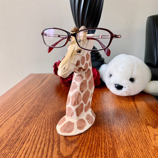 Creative Wood Hand Carved Eyeglass Holder Handmade Nose Giraffe Stand for Office Desk Home Decor Gifts