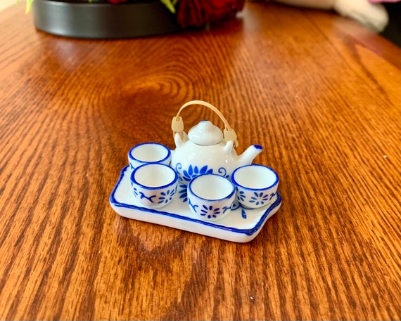 Tea Set Blue & White 35pc ceramic dollhouse miniature furniture 1/12 scale G8475 Tea Set Blue & White 35pc ceramic dollhouse miniature furniture 1/12 scale G8475