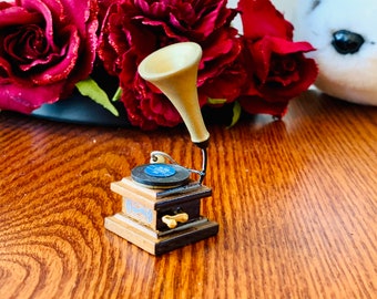 Miniature Dollhouse Accessories, Mini Gramophone, Vintage Record Player, Trumpet, 1:12