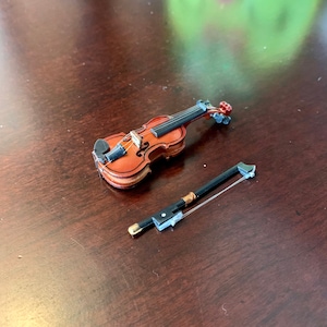 1:12 Scale Wooden Violin Dollhouse Miniatures, Model Decoration Accessory image 1