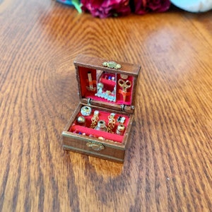 Dollhouse Jewelry Box | Miniature Jewellery Storage Box | 1:12 Scale Doll House Supply (34mm x 21mm)