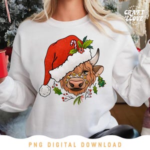 Krowa świąteczna PNG Krowa Santa Highland Sublimacja, Jałówka Czapka Świętego Mikołaja, Dzwoneczek Furry Cow Png, Boże Narodzenie na farmie, Rustykalne Południowe Boże Narodzenie Png
