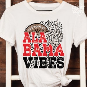 Alabama Football Sublimation Distressed PNG für Shirts, Leopard Print Skelett Hand, Leopard Alabama Vibes png, Varsity Universität Spieltag