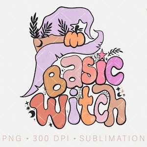 Puede incluir: Un diseño gráfico colorido con el texto "basic witch" en una fuente caprichosa. El diseño presenta un sombrero de bruja, una calabaza, estrellas y una telaraña.
