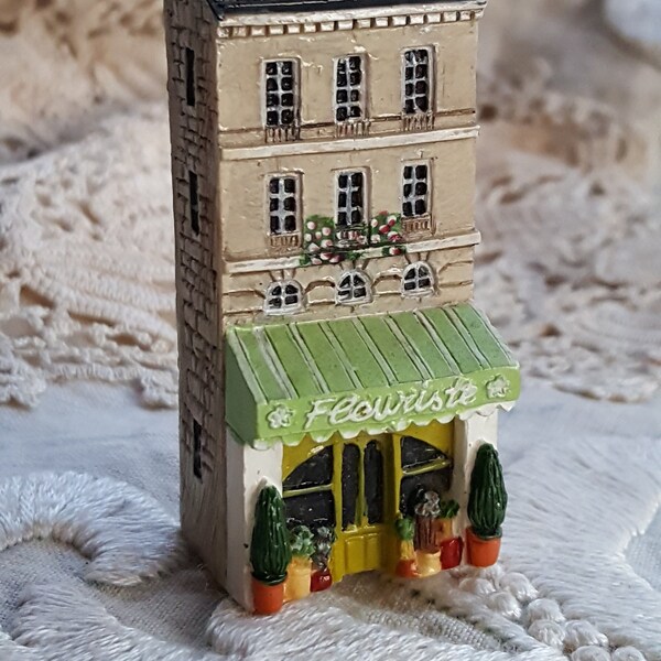 Maison immeuble miniature de Paris France Carlton