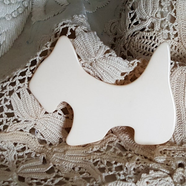 Broche Agatha chien blanc scottisch vintage français Paris