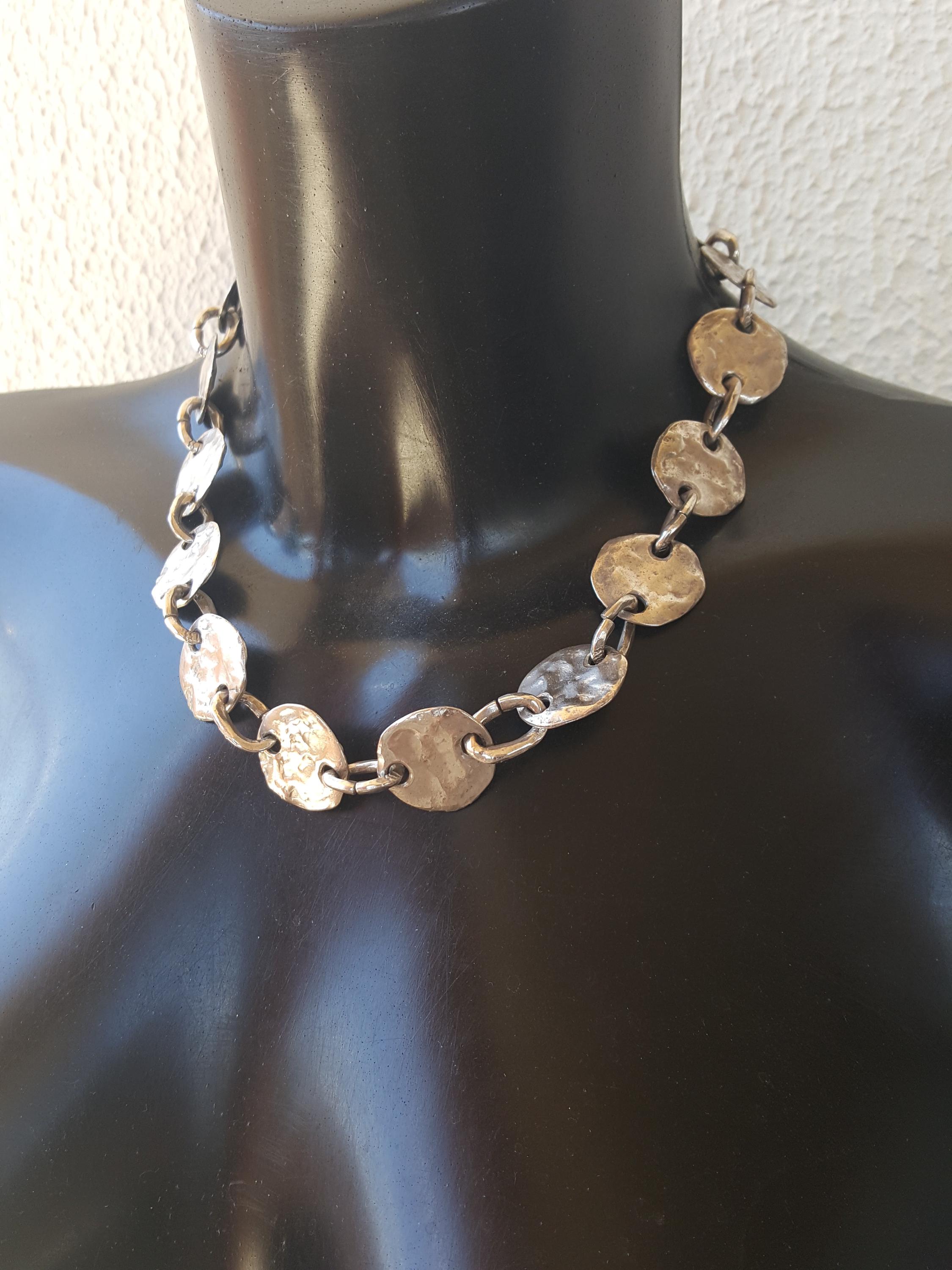 Collier Vintage BICHE De BERE En étain-argent Et émail Vert - Bijou Signé, Mi-long