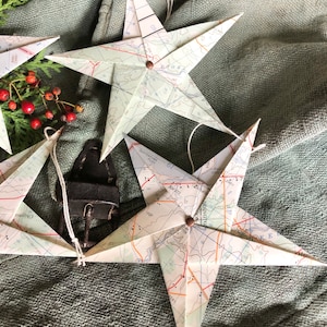 5 Papiersterne. Tannenbaum-Stern. Weihnachtsschmuck. Handgefertigt. Landkarte. Rustikale Weihnacht. Hängestern. Origami Stern. Strass