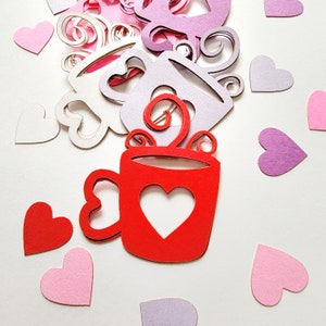 Tasse à café avec cœur découpé (décoration de la Saint-Valentin, mise au rebut, fabrication de cartes