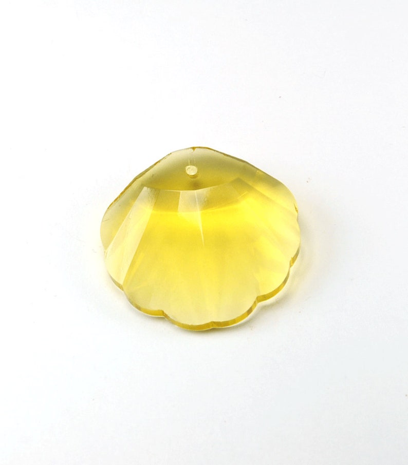 Stunning shell pendant 28 mm crystal yellow facets