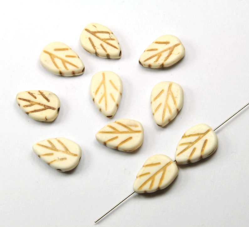 Lot 10 pearls gemstone agate ivory-golden of 13 mm Lot 10 pearls gemstone agate ivory-golden of 13 mm