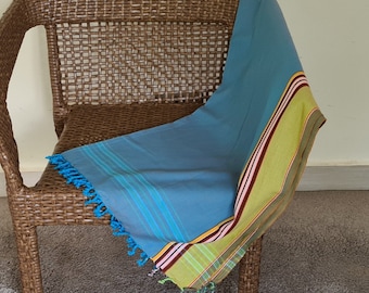 Kikoy, imprimé africain, tissu africain, bleu, kikoy du Kenya, foulard de plage, paréo, paréo, écharpe, châle, jeté de lit, jeté de canapé, coton