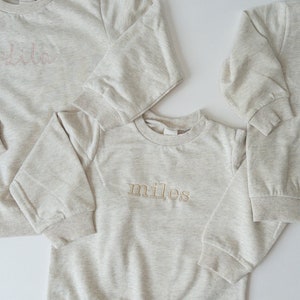 Natural custom embroidered kids sweatshirt baby and toddler baby name long sleeve toddler name shirt personalized organic cotton zdjęcie 2