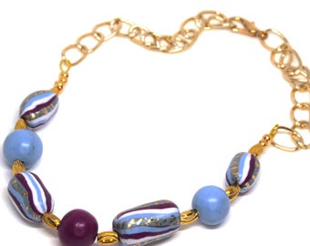 Gouden aluminium ketting, kleurrijke polymeerkleikralen, handgemaakte statement-sieraden