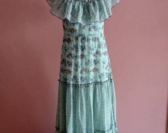Tiered floral 1970&#39;s maxi dress