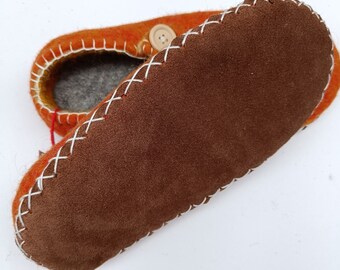 Filzhausschuhe handgefilzt im Romantiklook, Slipper, Filzpuschen, Filzschuhe, Hausschuhe, gefilzt,