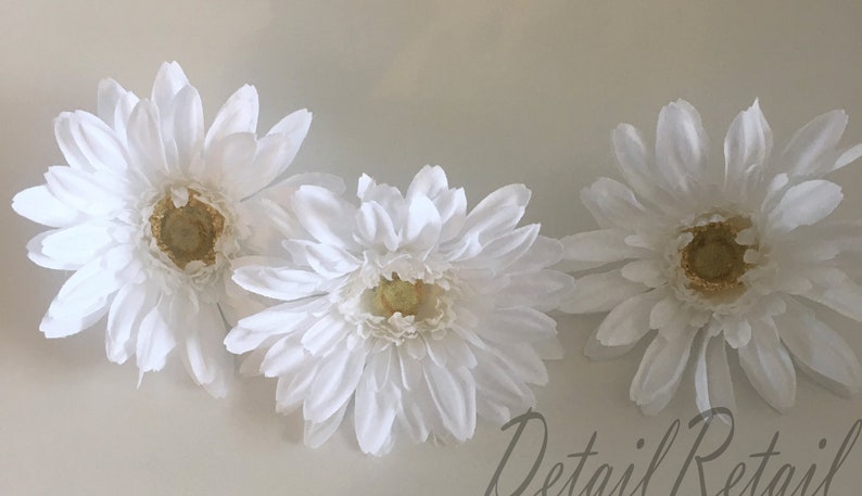 Floral Craft Artificial Flower White Daisy Hair Pieces Halo Decorative Daisy Silk Flower Three White Gerbera Daisies Head
