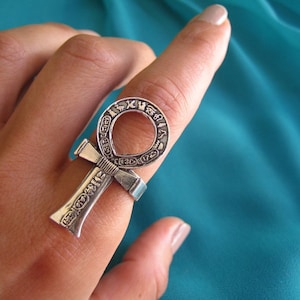 Grande bague Ankh avec hiéroglyphes égyptiens, bague Ankh en argent sterling, bague amulette, ankh égyptien, bague égyptienne
