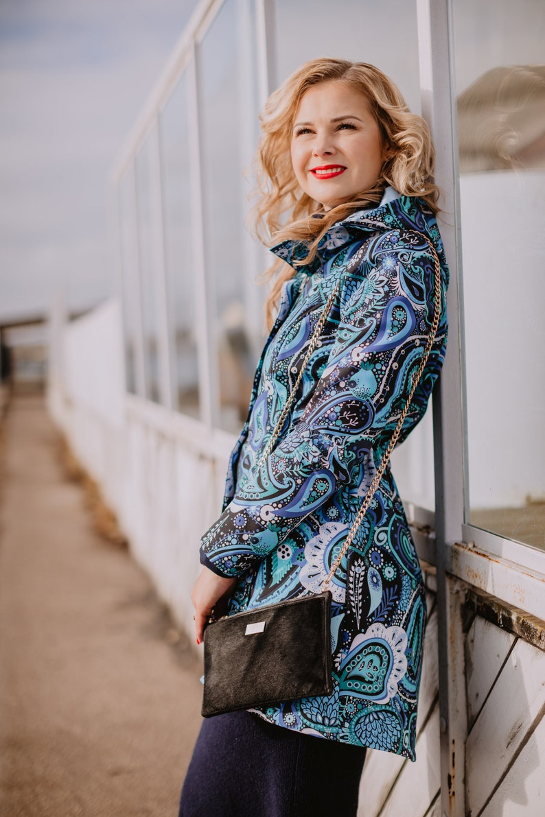 Dames Parka met blauwe paisley print, Lady Raincoat, Bovenkleding, Elegante softshell parka, Grote maten, Paisley regenjas, Winddicht, Waterdicht afbeelding 2