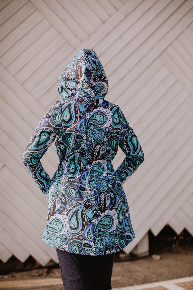 Dames Parka met blauwe paisley print, Lady Raincoat, Bovenkleding, Elegante softshell parka, Grote maten, Paisley regenjas, Winddicht, Waterdicht afbeelding 6