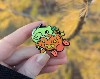 Grenouille citrouille - Broche Halloween grenouille en émail avec paillettes