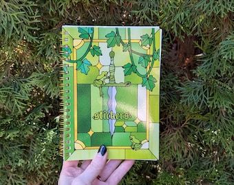 Libro de pegatinas reutilizables de ranitas de vidrieras de 5x7"