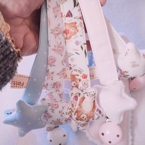 Pacifier holder in cotton customizable with white wooden clip