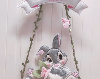Fiocco nascita bimba con coniglietta, fiori e nuvoletta personalizzabile con il nome e con dedica