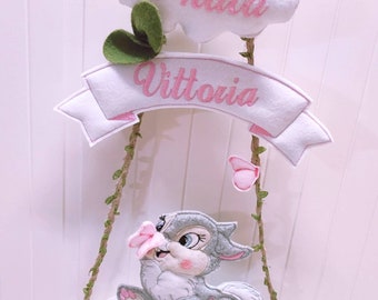 Fiocco nascita bimba con coniglietta, fiori e nuvoletta personalizzabile con il nome e con dedica