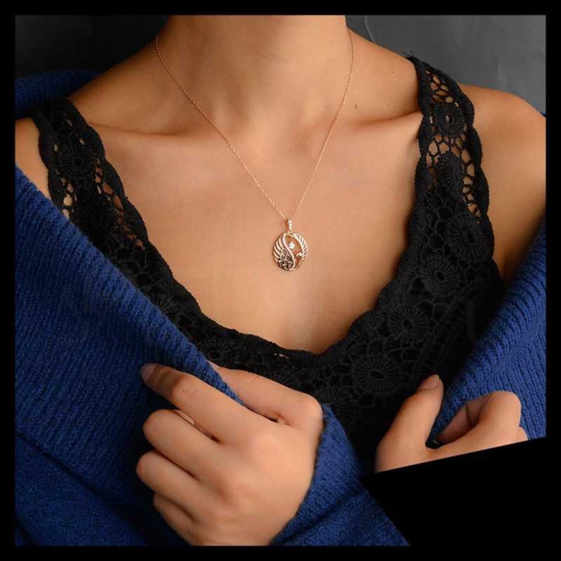 Dainty Womens Black Swan Birthday Necklace,Engagement Necklace,Raw Diamond Necklace,Thin Chain Necklace,Good Luck Gifts