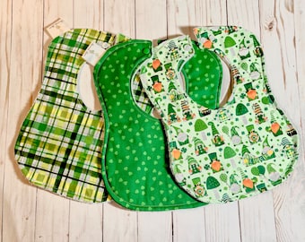 Bavoirs pour la Saint-Patrick | Bavoir vert trèfle | Bavoirs bébé gnome | Bavoir écossais vert | Le premier jour de la Saint-Patrick de bébé | Cadeau bébé | Lot de 3