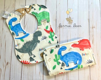Dinosauriehaklapp | Dinosauriedregelhaklapp | Dinosaurieuppblåsningsduk | Pojkegåva | Pojkehaklapp | Dinosauriegåveset | Dinosauriebabyshower