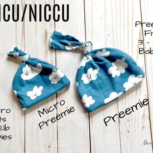 Gorro com nó NICU Happy Clouds Micro Preemie | Gorro NICU Micro Preemie | Gorro NICU Preemie | Presente Micro Preemie | Gorro Happy Clouds Preemie