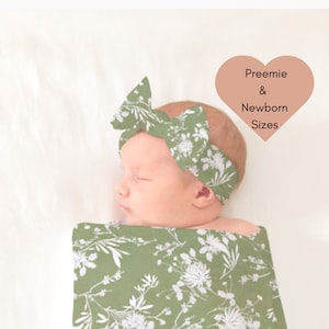 Set met inbakerdoek, muts en strikje salie wilde bloemen | Pasgeboren wikkeldoek met bloemen | Sage Preemie Inbakerdoek | Pasgeboren geknoopte muts | Preemie-strik | Instellen: