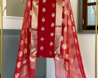 Traje salwar Banarasi sin costuras con dupatta de organza, material para bodas y festivales.