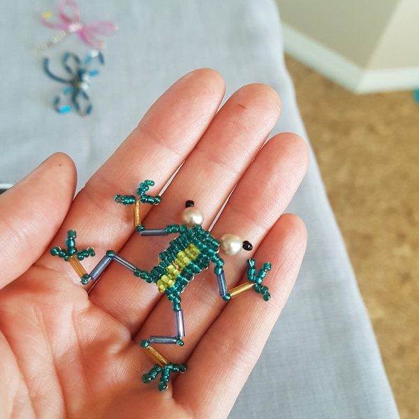 Seed bead frog