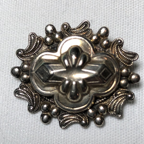 Karu of Fifth Avenue New York brooch