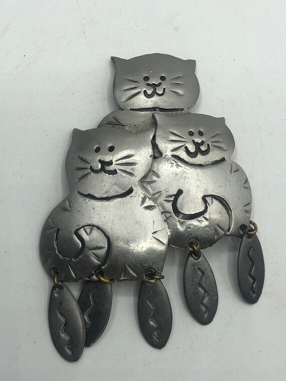 Adorable ultra craft cat pewter brooch