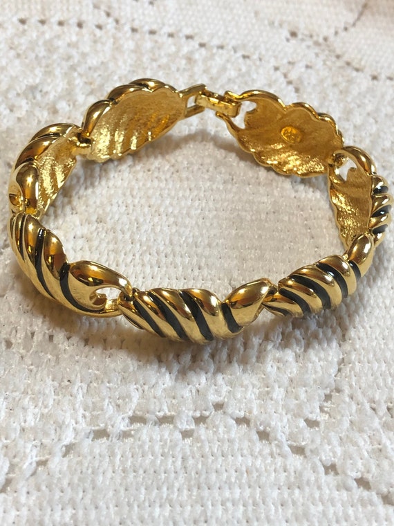 Joan rivers gold tone bracelet