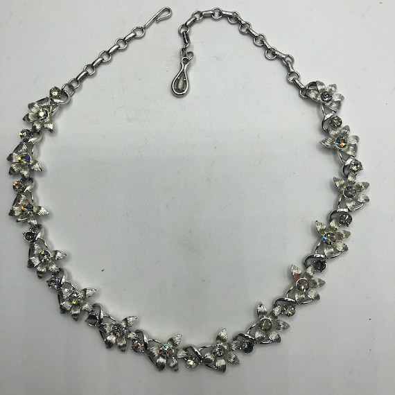 Beautiful Coro silver tone necklace