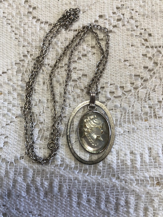 Van Dell Sterling intaglio necklace with mother o… - image 2