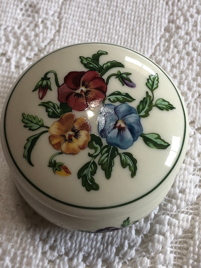 Christmas gift pretty trinket box to go with your jewelry