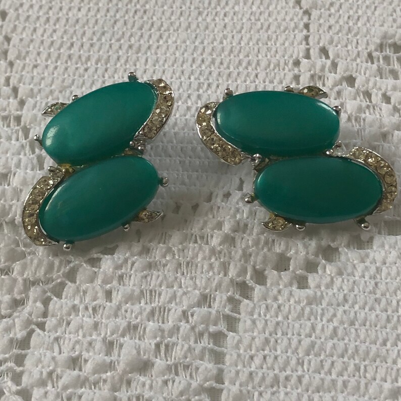 Vintage green thermoset and rhinestone clip on earrings