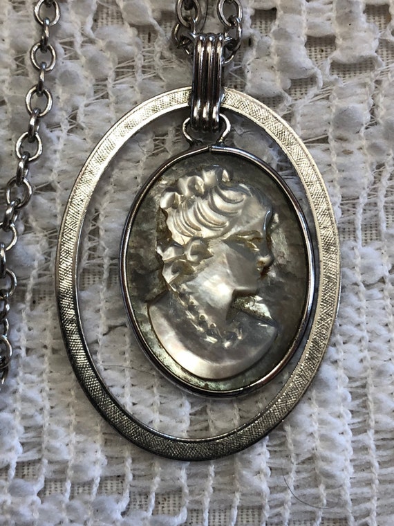 Van Dell Sterling intaglio necklace with mother o… - image 3