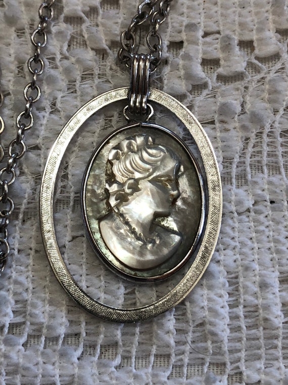 Van Dell Sterling intaglio necklace with mother o… - image 4